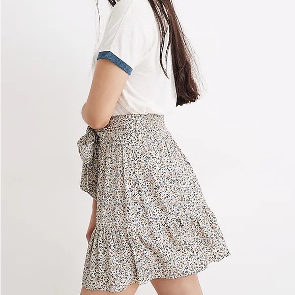 NWT Tie-Waist Tiered Mini Skirt in Fieldwalk Floral Antique Cream | Size L - Picture 2 of 8